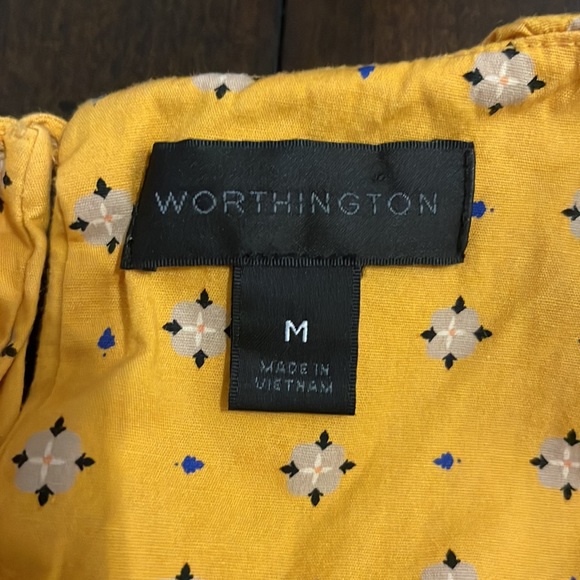 Worthington Size M women’s sleeveless top. Yellow with button on back. - Picture 7 of 8